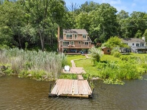7 Rita Rd in Ridgefield, CT - Building Photo - Building Photo