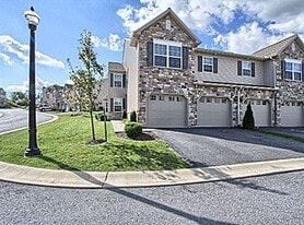 6124 Galleon Drive in Mechanicsburg, PA - Building Photo