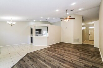 4537 Steel Dust Ln, Unit 1002 in Lutz, FL - Foto de edificio - Building Photo