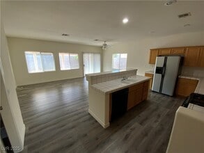 330 John Henry Dr in Henderson, NV - Building Photo - Building Photo