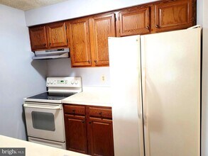307 Ravens Crest Dr in Plainsboro, NJ - Building Photo - Building Photo