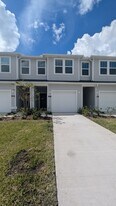 559 Holly Lakes Dr in Orange Park, FL - Building Photo