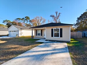 8444 Hewitt St in Jacksonville, FL - Building Photo - Building Photo