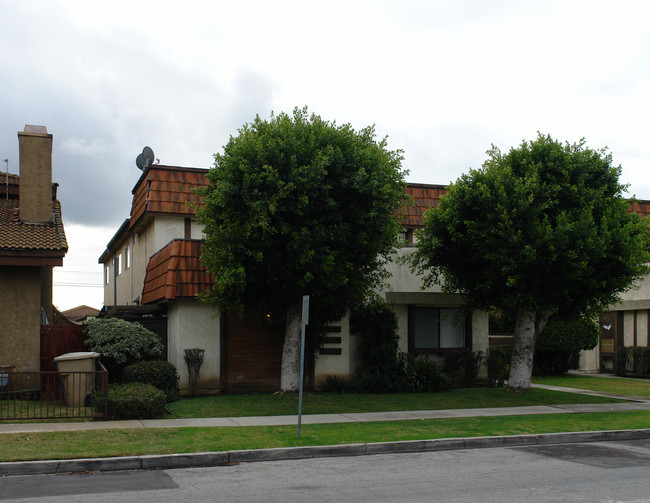 3962-3968 Green Ave in Los Alamitos, CA - Building Photo - Building Photo