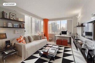 350 W 50th St in New York, NY - Building Photo