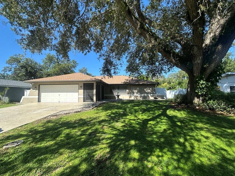 2029 Lake View Blvd in Port Charlotte, FL - Building Photo
