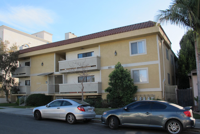 3352 Oakhurst Ave in Los Angeles, CA - Foto de edificio - Building Photo