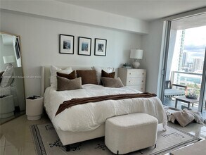 55 SE 6th St, Unit 2305 in Miami, FL - Building Photo - Building Photo