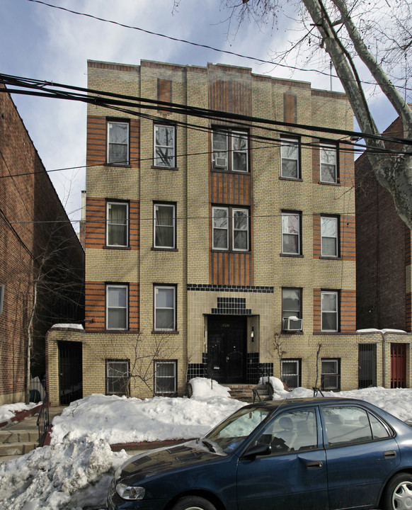 180 Jewett Ave in Jersey City, NJ - Building Photo