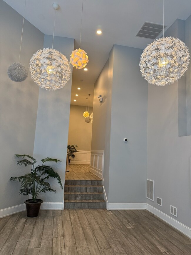 680 N Milwaukee Ave in Chicago, IL - Building Photo - Building Photo