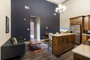 300 Baronne St in New Orleans, LA - Building Photo