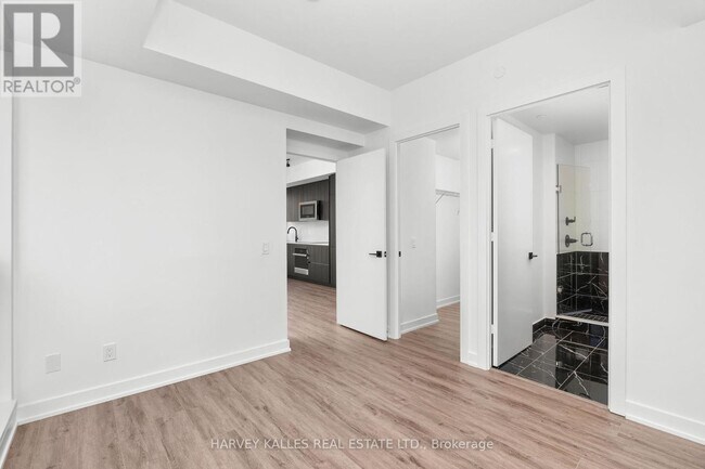 property at 327-4327 King St W