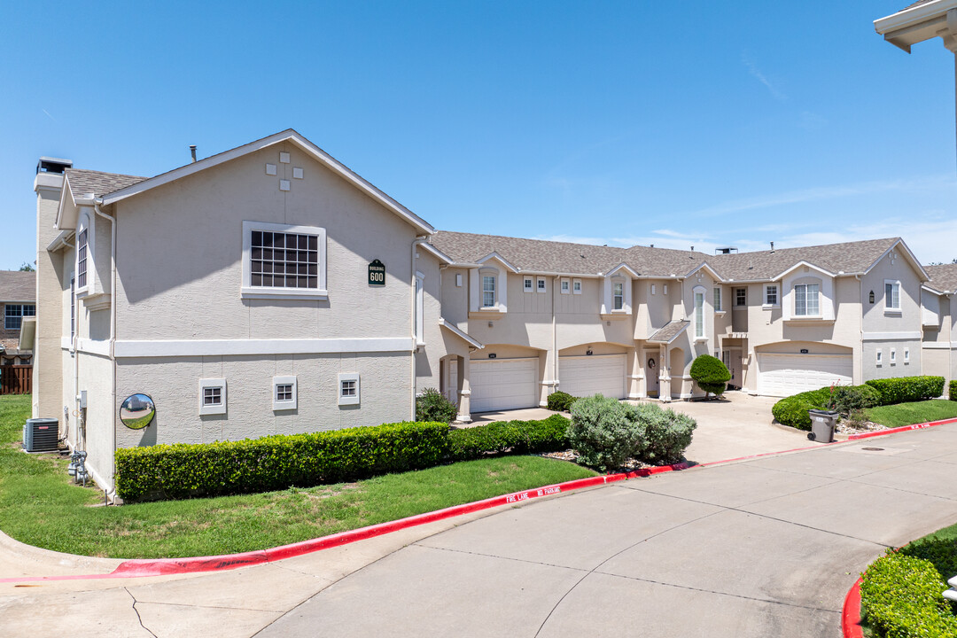 The Chateaux of Allen Townhomes in Allen, TX - Building Photo