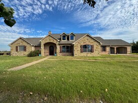 1559 E Blackjack Rd E in Pilot Point, TX - Building Photo