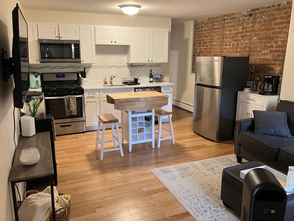 42A Linden Ave, Unit 3 in Somerville, MA - Building Photo
