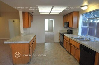 8017 Spengler Dr in Sacramento, CA - Foto de edificio - Building Photo