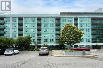 60 Fairfax Crescent in Toronto, ON - Building Photo - Building Photo