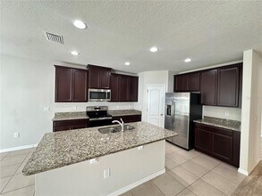 12202 Ledbury Commons Dr in Gibsonton, FL - Building Photo - Building Photo