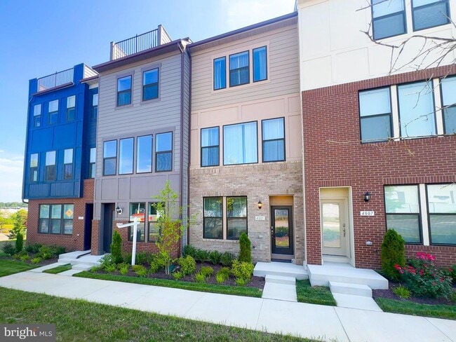 property at 4805 Vista Green Ln