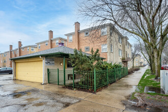 8657 W Berwyn Ave in Chicago, IL - Building Photo - Building Photo