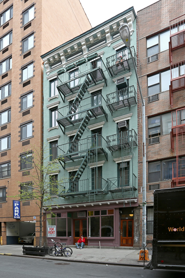 280 Mott St in New York, NY - Building Photo - Primary Photo