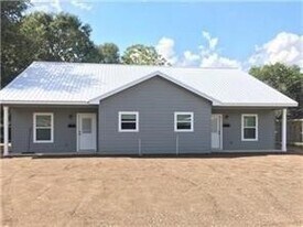 1841 Caroline Ln in Sealy, TX - Building Photo