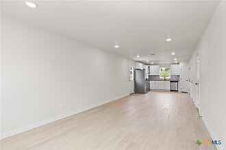 1204 Martin Luther King Jr Ln in Temple, TX - Foto de edificio - Building Photo