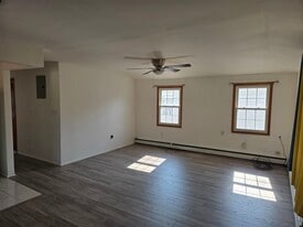 23836 148th Dr, Unit Second floor in Rosedale, NY - Building Photo