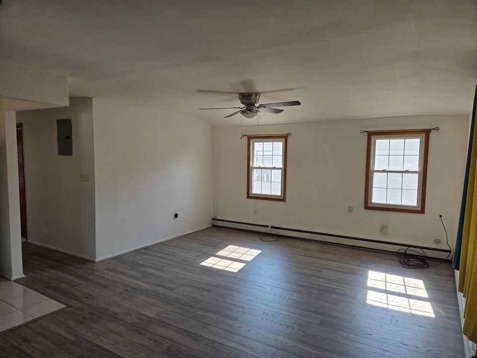 23836 148th Dr, Unit Second floor in Rosedale, NY - Building Photo