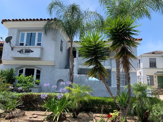 449 N Hayworth Ave, Unit 451