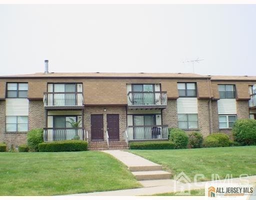816 N Oaks Blvd in North Brunswick, NJ - Building Photo - Building Photo