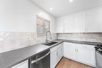 223 Avenida Victoria in San Clemente, CA - Building Photo - Building Photo