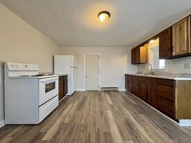 58 School St in Sanford, ME - Building Photo