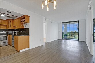 1100 St Charles Pl in Pembroke Pines, FL - Building Photo - Building Photo