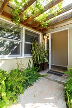 13041 Valleyheart Dr in Los Angeles, CA - Building Photo - Building Photo