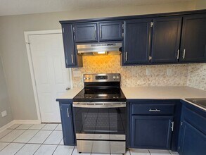 704 Carbondale Dr in Oak Grove, KY - Building Photo - Building Photo