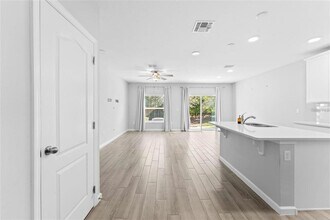 3137 Riverboat Wy in Oviedo, FL - Building Photo - Building Photo