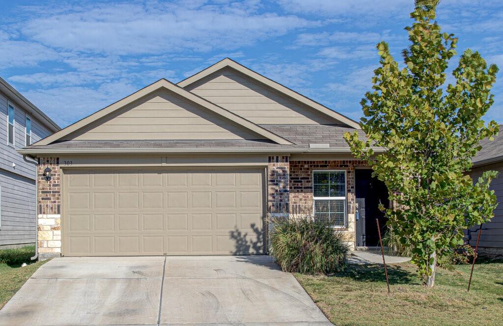 303 Euclid Ln in Uhland, TX - Building Photo
