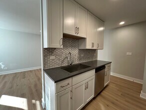 540 W Aldine Ave, Unit 414 in Chicago, IL - Building Photo - Building Photo