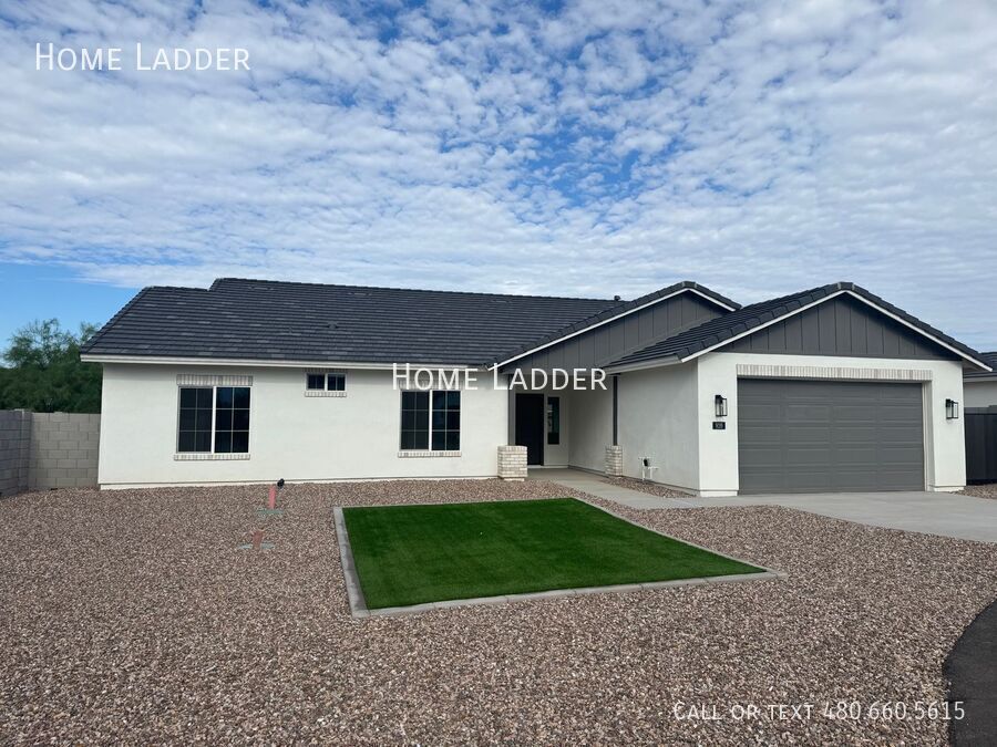 926 N 97th Way in Mesa, AZ - Building Photo
