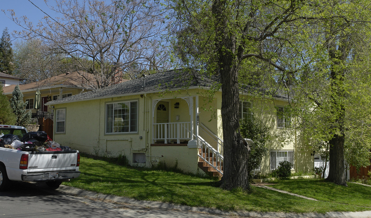 520 Abbie St in Pleasanton, CA - Building Photo