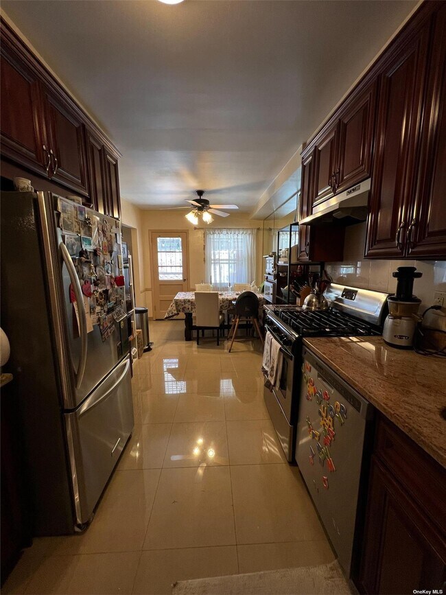 59-37 72nd St-Unit -2 in Queens, NY - Building Photo - Building Photo