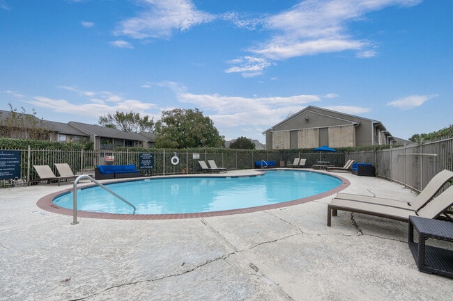 The Bellfort in Houston, TX - Foto de edificio - Building Photo