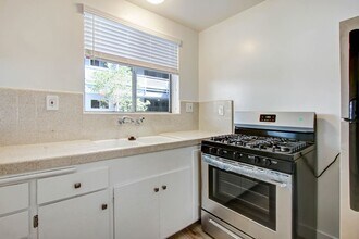 303 California Ave in Santa Monica, CA - Building Photo - Building Photo