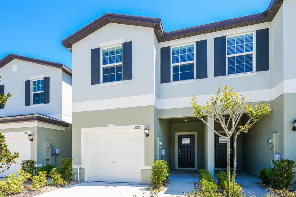 2182 Azure Vw Wy in Lutz, FL - Foto de edificio