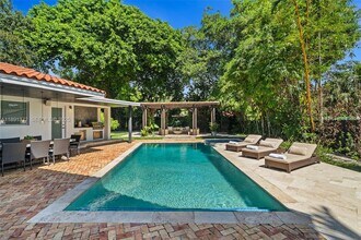 575 Bay Point Rd in Miami, FL - Building Photo - Building Photo