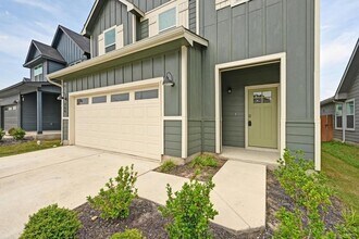 164 Frogmore Lp in Uhland, TX - Building Photo - Building Photo