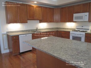 21 Gilman St in Somerville, MA - Building Photo - Building Photo