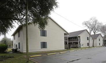 Potpourri Apartments in Lafayette, LA - Building Photo - Building Photo