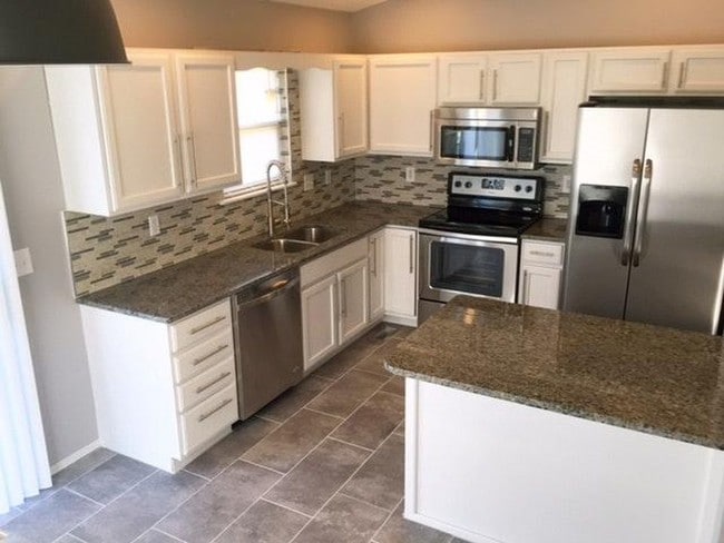 708 S Red Oaks Cir in Wichita, KS - Building Photo - Building Photo